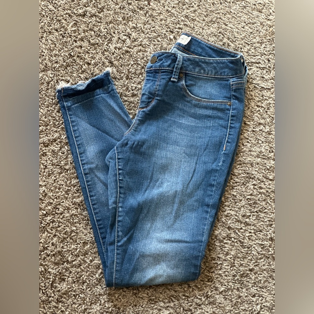 Medium Wash skinny jeans- no distressing size 26